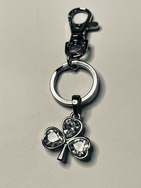 8 Crystal Clover Keychain/Purse Pull Charm - Silver Tone